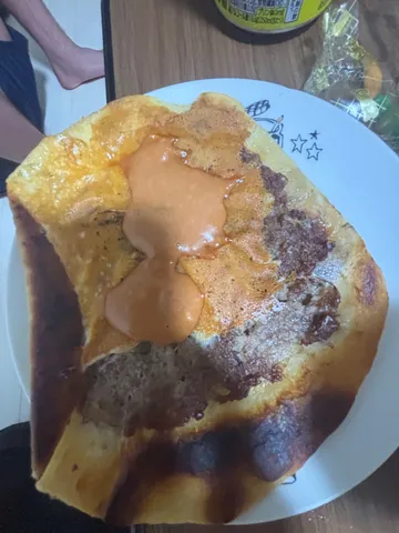 ソースたっぷり！お食事クレープ
