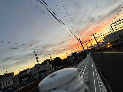 夕暮れの線路風景
