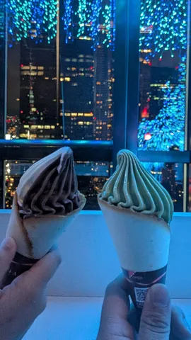 夜景とソフトクリームの誘惑