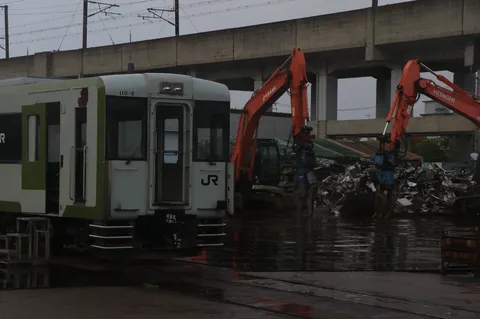 解体される列車の鎮魂歌