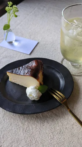 焦げ目のコントラスト、魅惑のチーズケーキ
