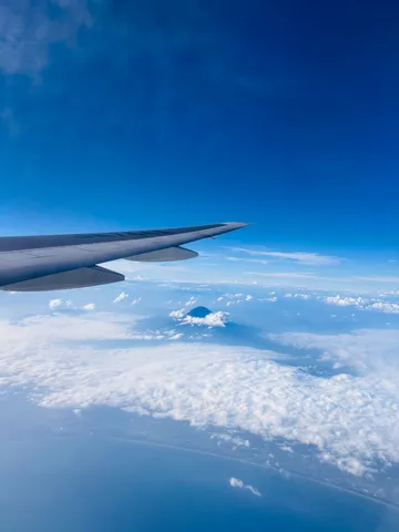 空からの視点、雲上の富士山