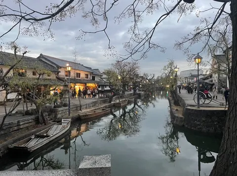 水辺の灯と古民情景
