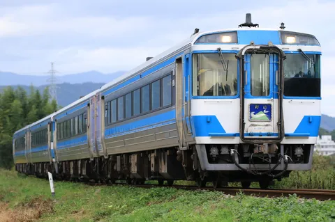 青と風景の列車旅