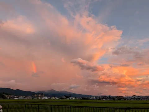 夕空に架かる七色の橋