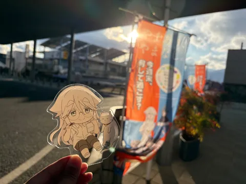 陽光にきらめく推しのアクリルスタンド