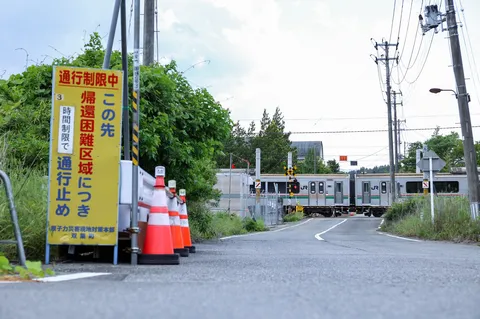 時を告げる、踏切の静寂