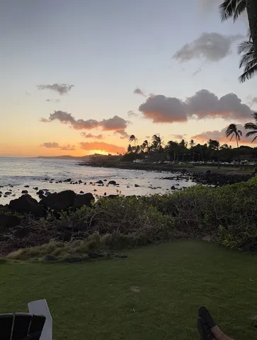 夕暮れの浜辺の風景