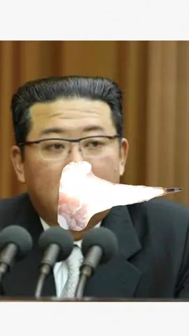 不可解な口元の人物