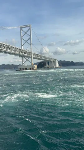 渦潮と大鳴門橋