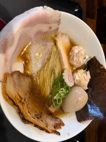 熱々ラーメン、湯気まで美味しそう