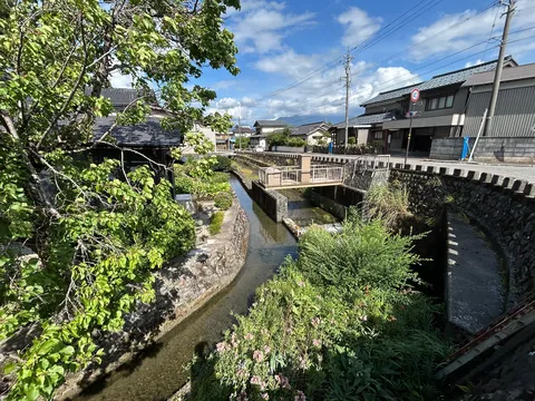 風薫る小径、水の音