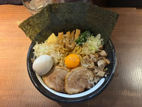 二郎系？いや、これは芸術品だ