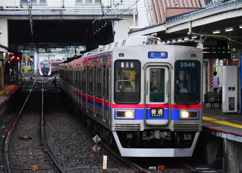 線路に響く都市の息吹