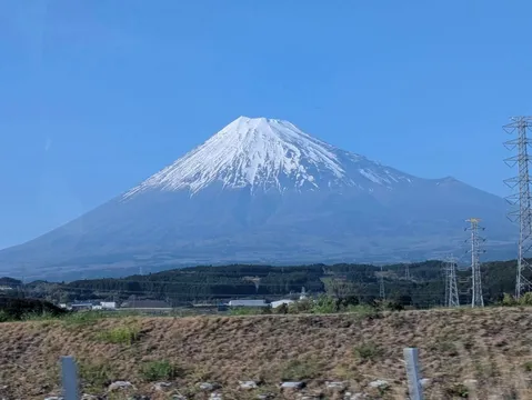 蒼穹にそびえる白き峰