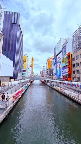 看板の川、街の鼓動