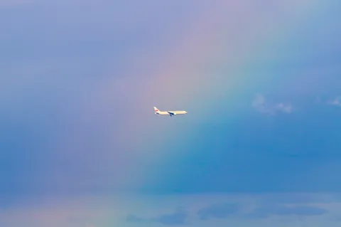 空飛ぶ虹色の旅