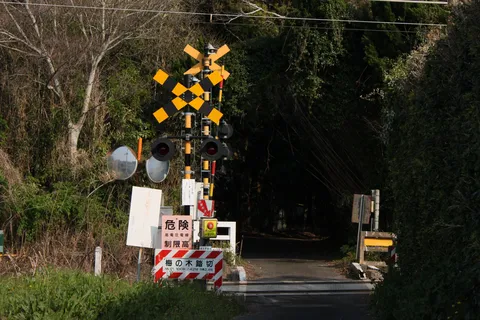 危険を知らせる静かな踏切