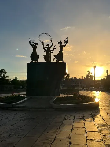 夕陽に舞う女神たち