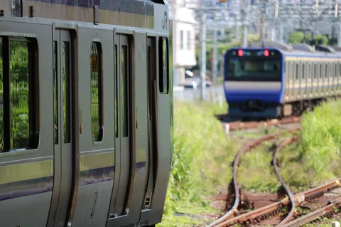 並走する列車の日常