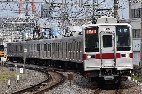 頭上は迷宮、足元はカーブ