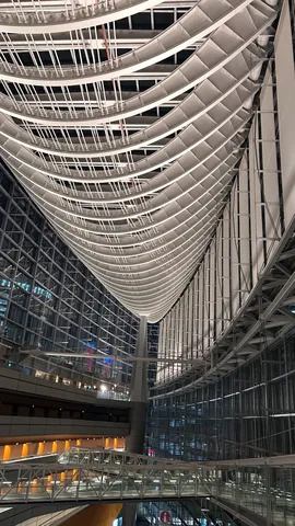 未来都市のような建築美