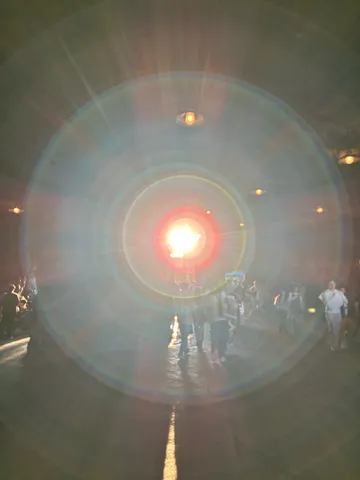 光のトンネル、幻想的な参道