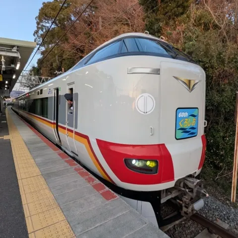 60周年記念のくろしお号、駅に停車中