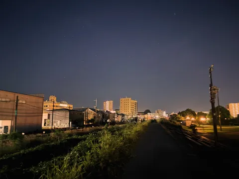 夜空と街の隙間風景