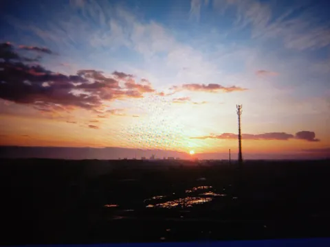 夕焼け空と電波塔