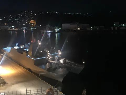 夜港に佇む艨艟