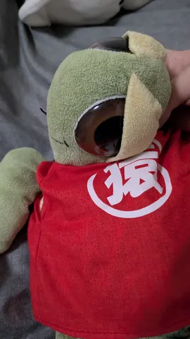 ちょっと首をかしげるタートルネック？