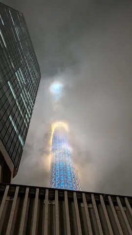 霧に包まれた東京スカイツリー