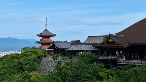 古都を見守る五重塔