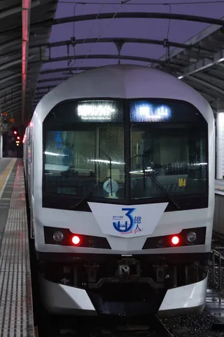 雨粒の列車、静かな前景
