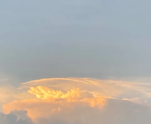 黄昏時の雲の造形