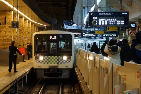駅にて、日常の一コマ