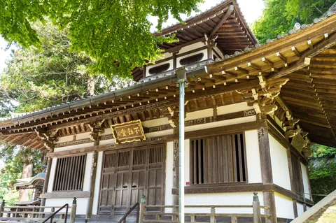 歴史を感じる、静寂の古刹