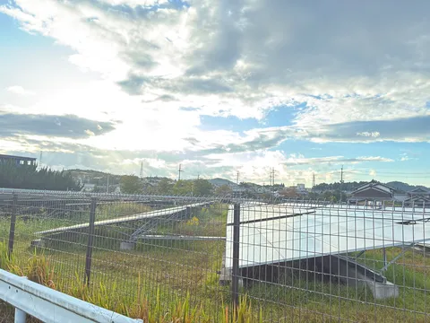 光と影のパネル風景