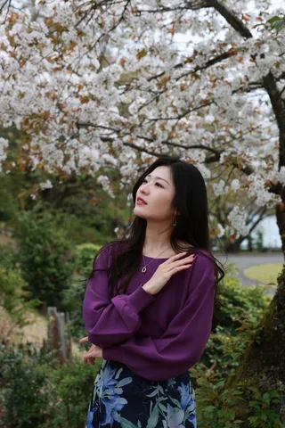 花影に佇む紫