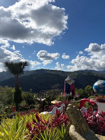 異世界への入り口？ファンタジックな絶景