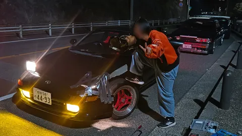夜の愛車談義、光るヘッドライト