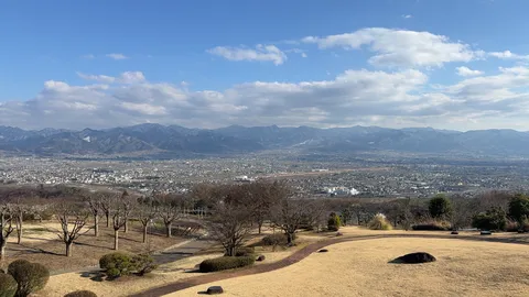 悠久の山並みと街の囁き