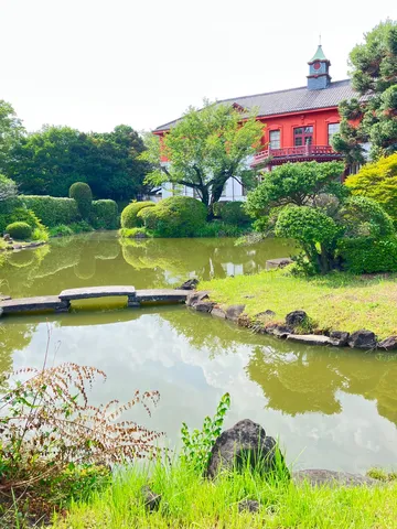 赤い館と緑の静寂