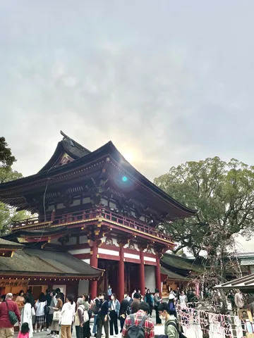 春風の神社と賑わい