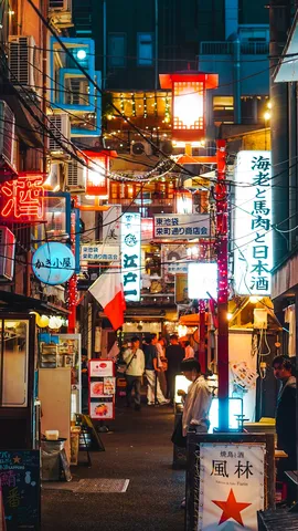 ネオン煌めく夜の小路