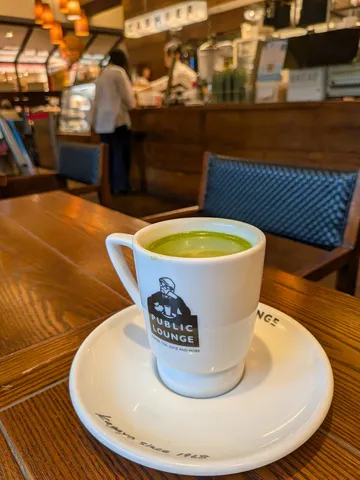 午後のカフェタイム、抹茶ラテの誘惑
