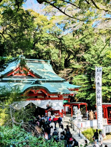 緑に包まれた古刹、祈りの参道