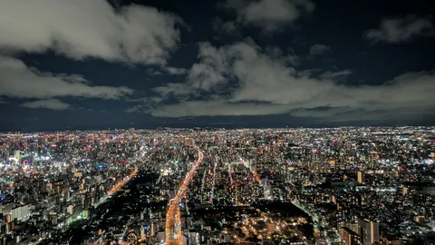 光が彩る大都市の夜景