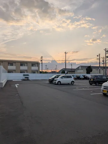 夕焼け雲と停车场